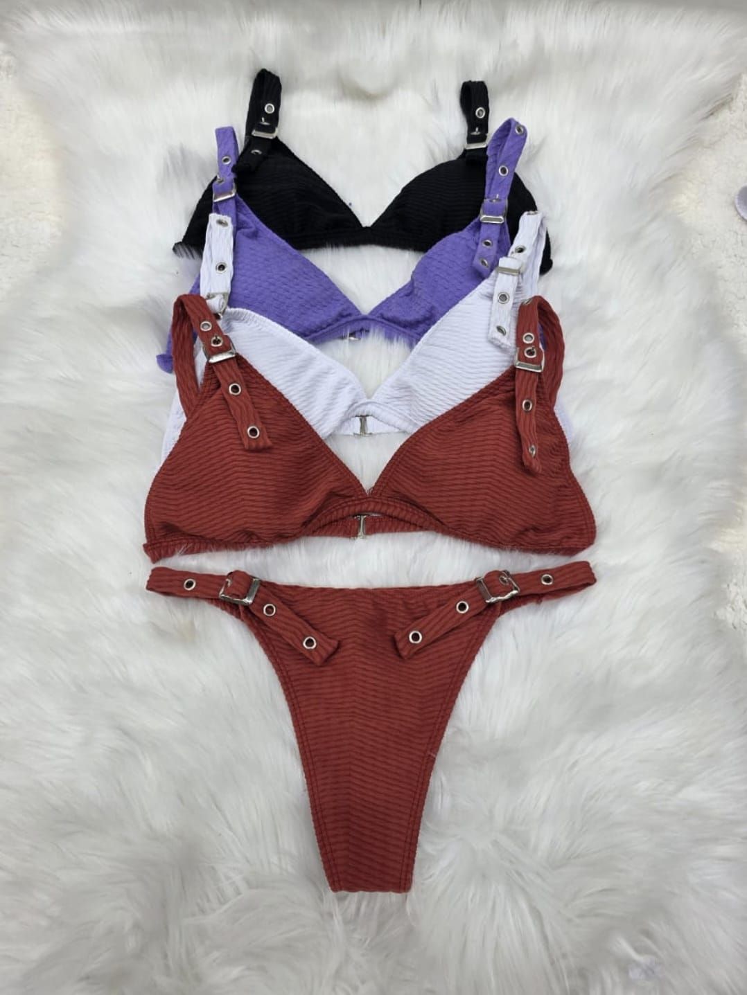 Bikini triangulo y colaless con hebilla