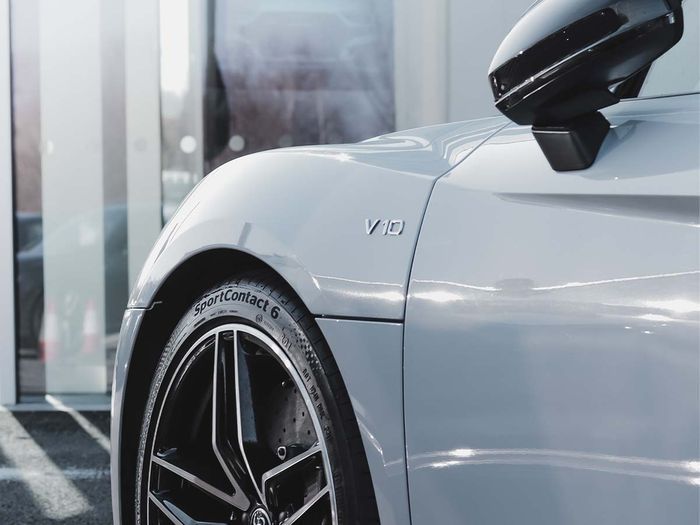 V10 Silver Car GTechniq