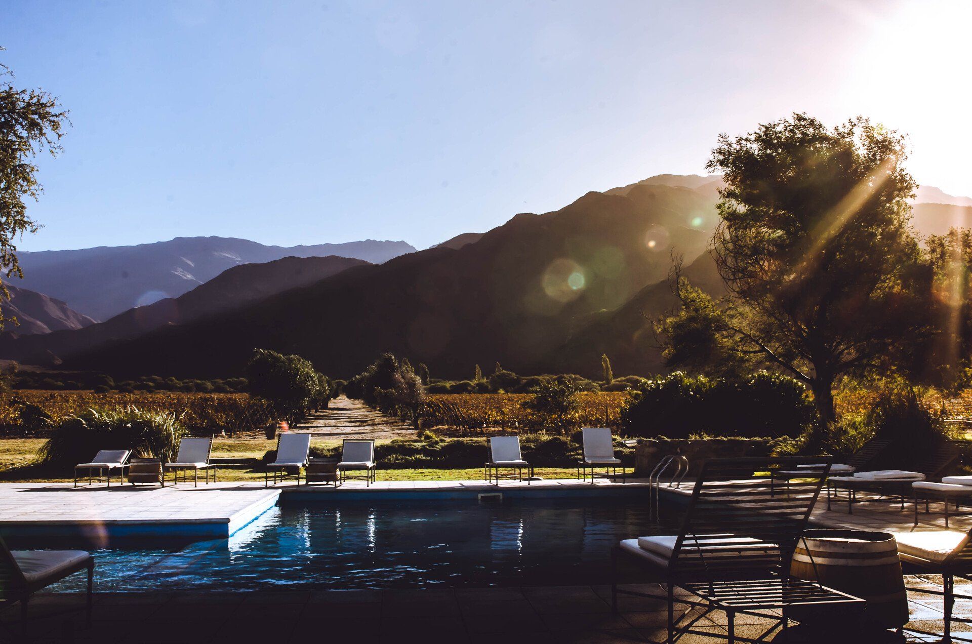 Piscina con vistas a los cerros
