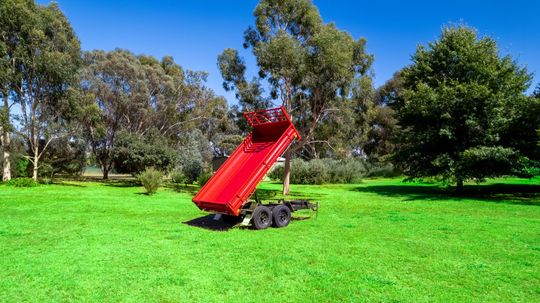 Hydraulic tipping trailers for bulk materials, machinery, built for builders, Tradies and farm work.