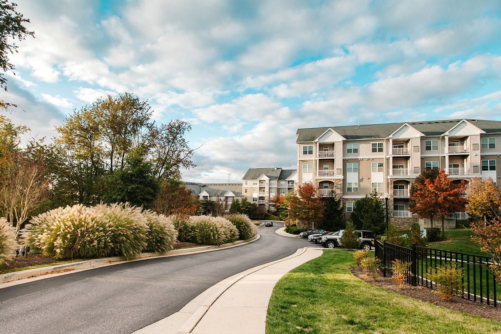 Apartment Community Exterior | The View at Mill Run
