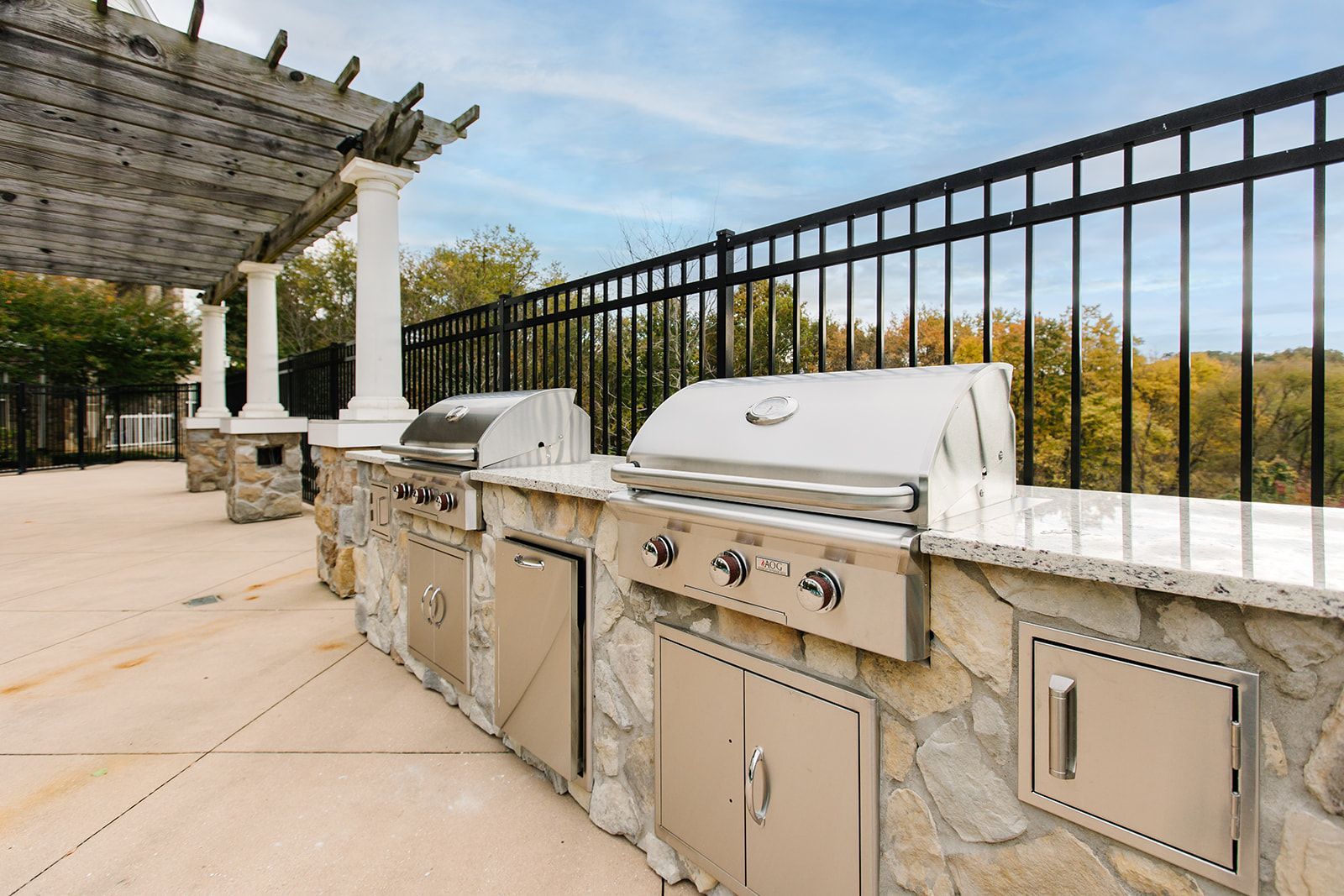 Outdoor Patio with Seating | The View at Mill Run