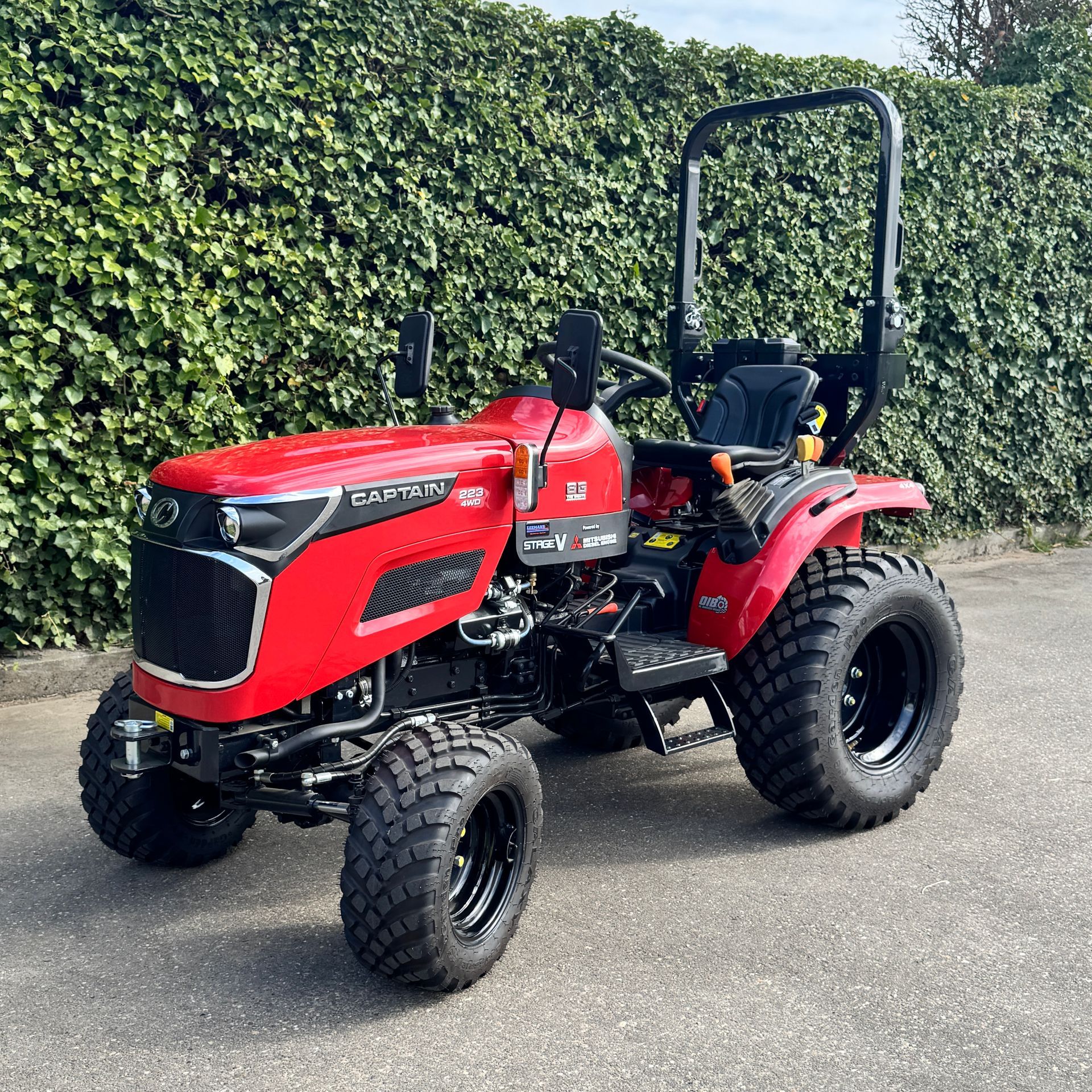 Captain D223 tractor