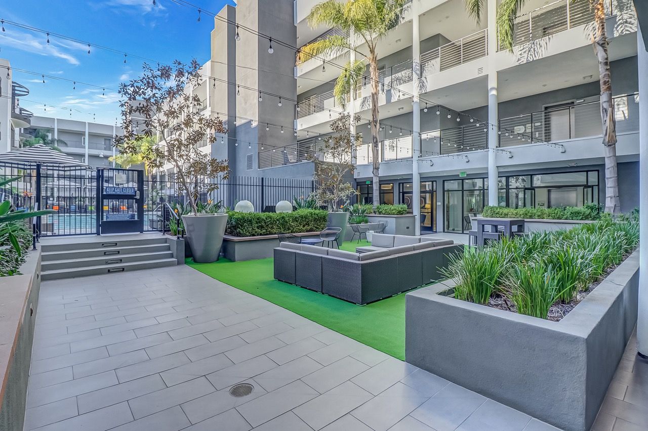 Axis swimming pool patio from walkway