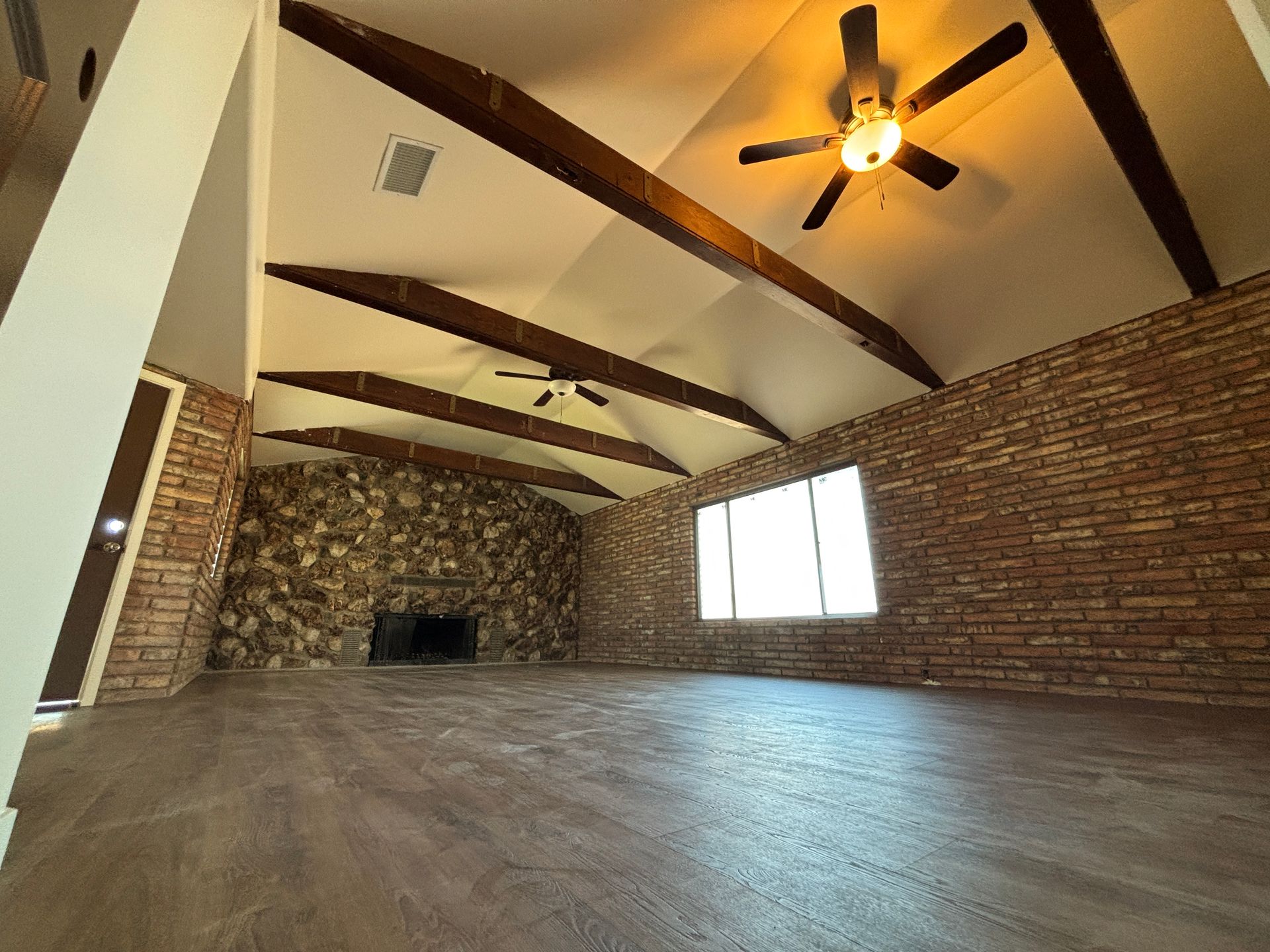 10839-n-59th-avenue-glendale-az-85304-after-fireplace

