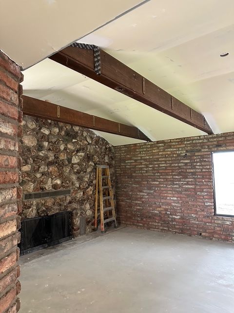 10839-n-59th-avenue-glendale-az-85304-before-fireplace 
