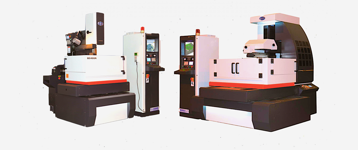 Dos máquinas industriales de electroerosión CNC con carcasas blancas y gris oscuro