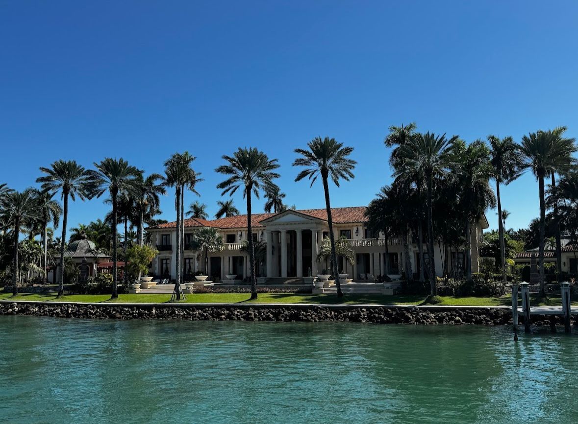 Star Island Harbor Boat Tour with the Viagra Mansion of celebritys