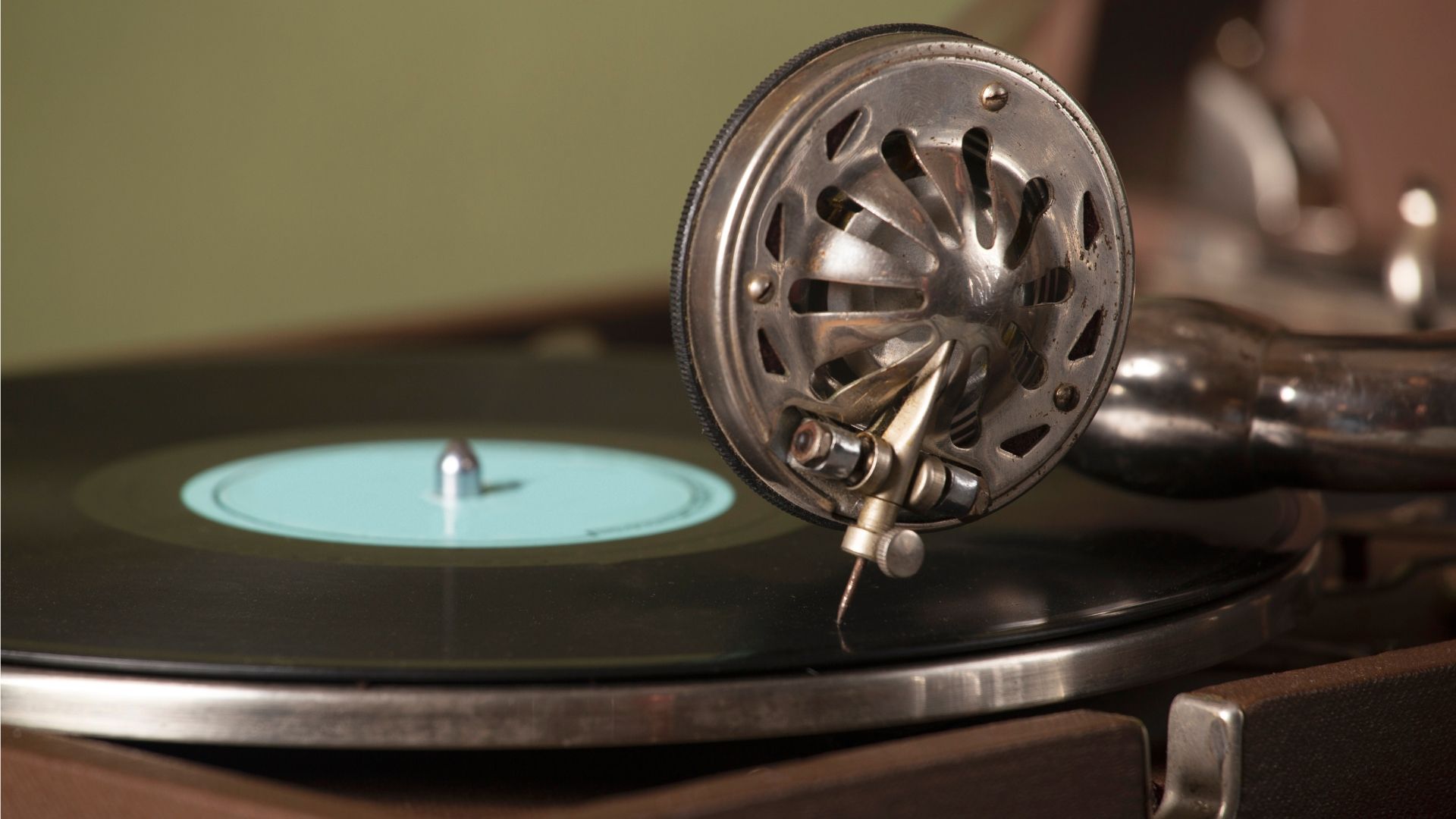 If you're arranging a funeral for an older person, you may want some songs from the 1950s. Hear 10 powerful and nostalgic tracks.
