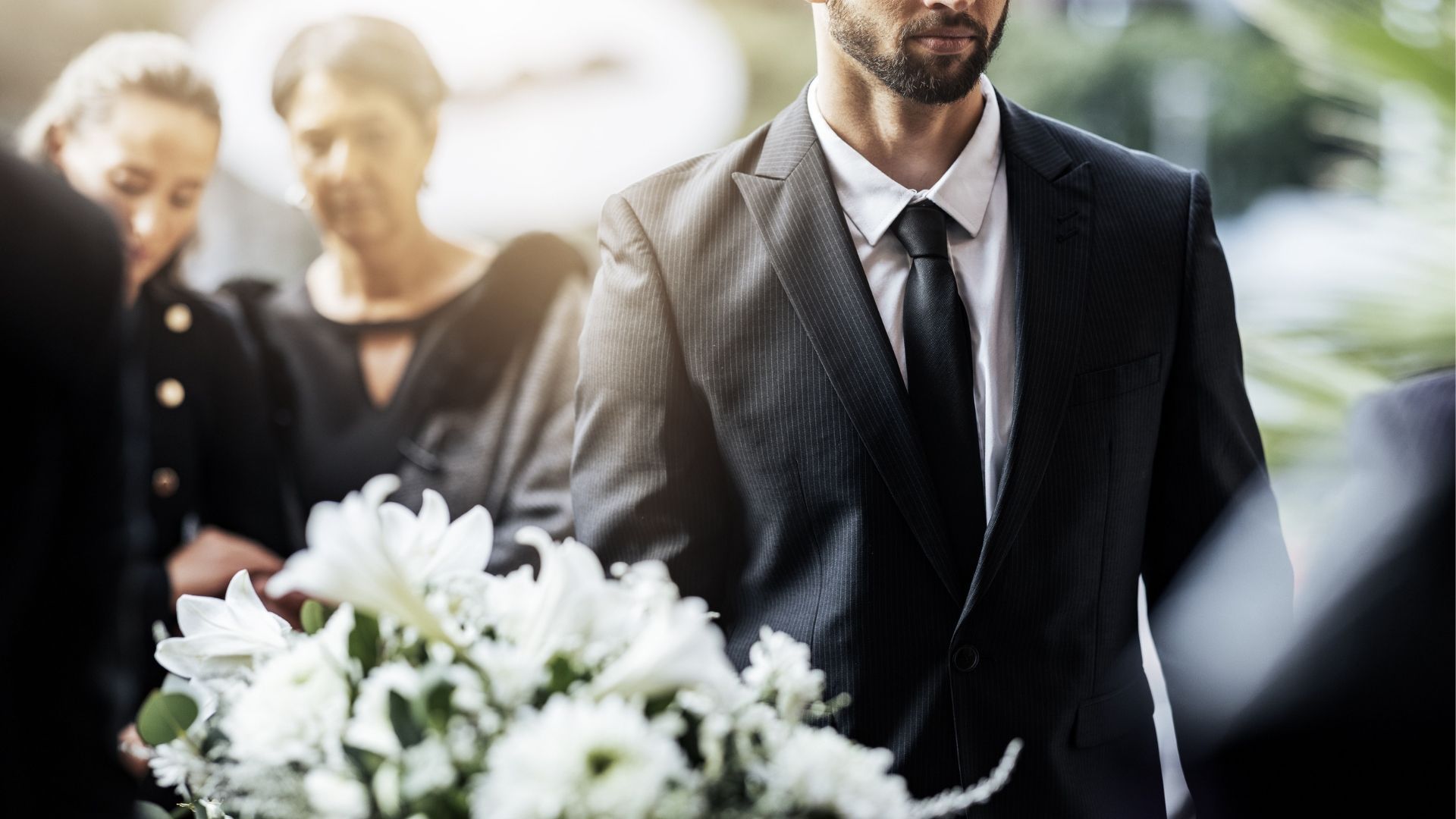 Choosing what to wear to a funeral is an important decision. This guide for men should help you choose the best outfit for the occasion.
