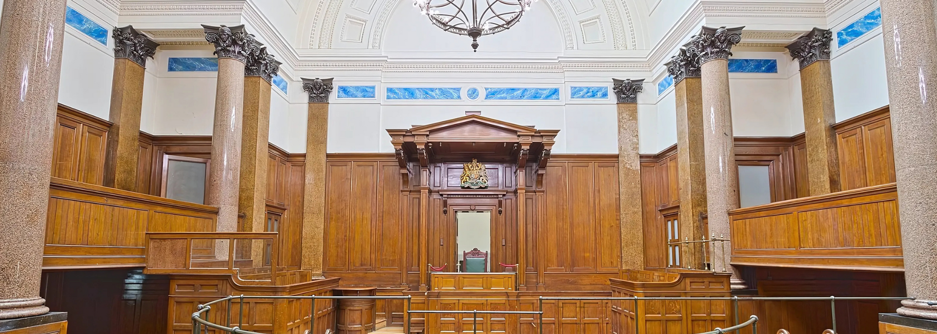 Picture of court building in the UK.