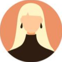 Un avatar représentant une silhouette stylisée et sans visage, aux longs cheveux blonds et aux boucles d'oreilles noires, vêtue d'un haut noir à col montant.