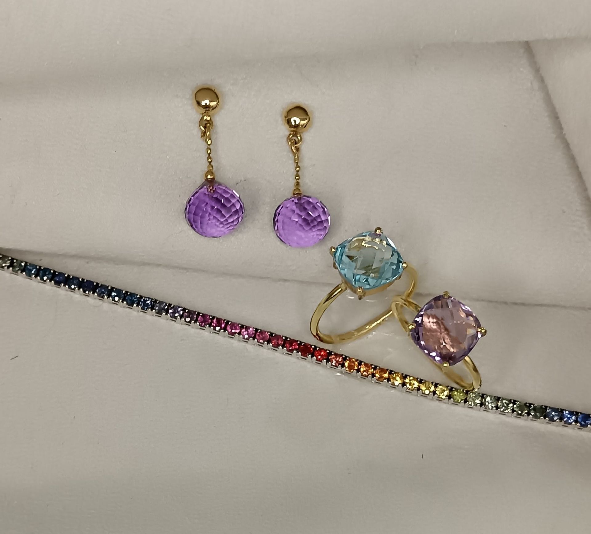 Anello oro rosa 18 kt. diamanti, zaffiro giallo
