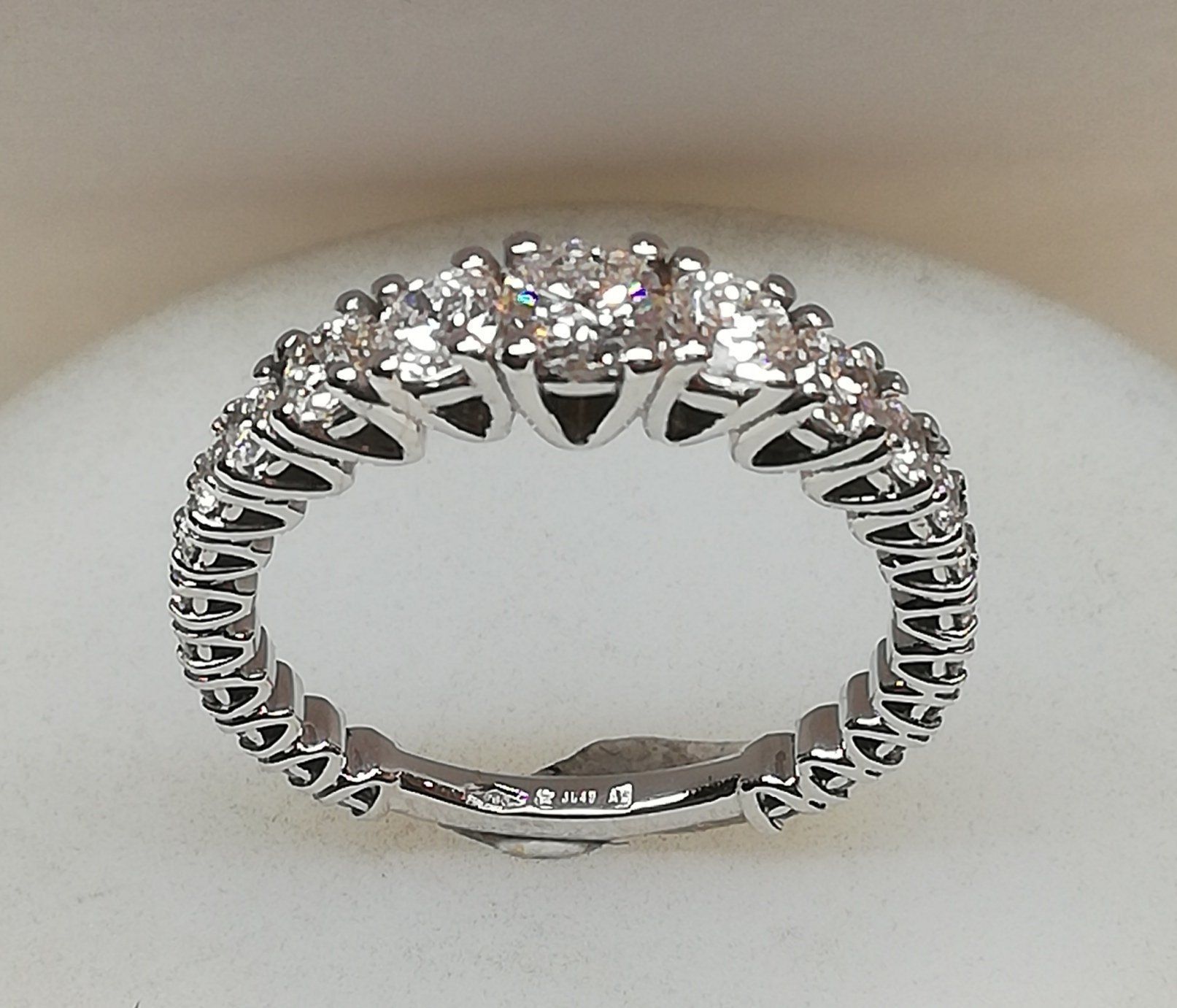 anello con diamanti