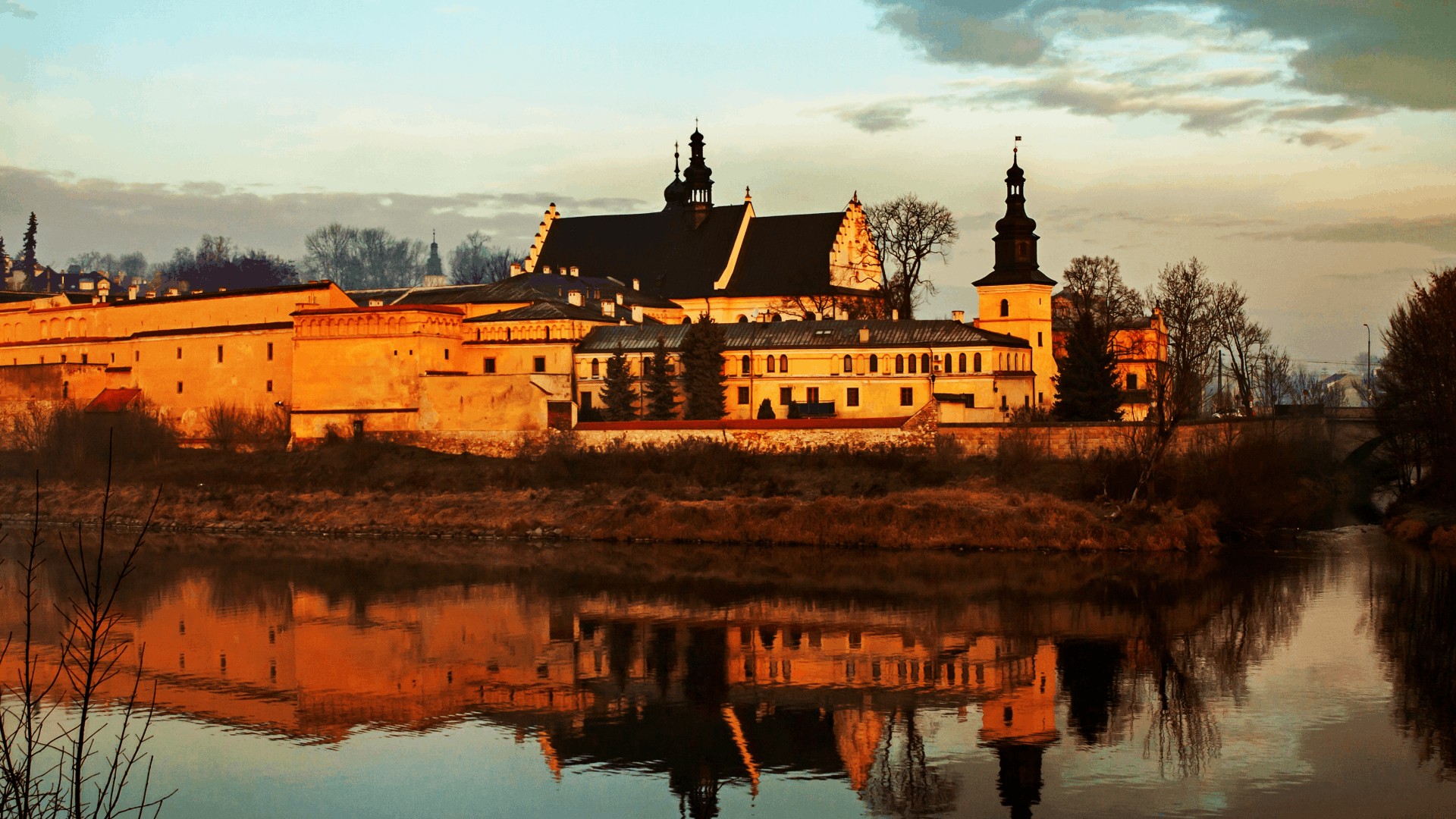 Wawel Castle courtyard in Krakow with the cathedral and surrounding arcades.