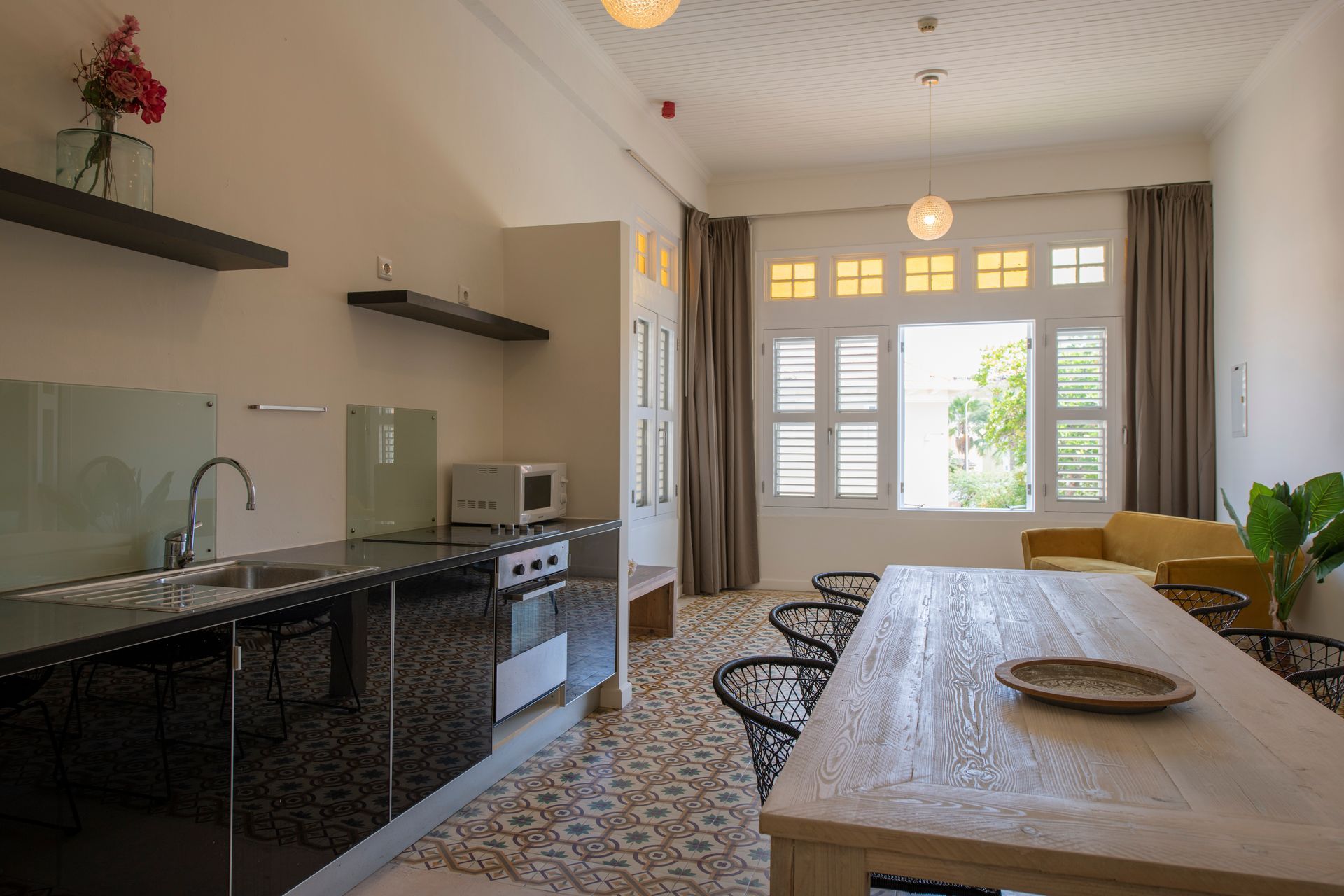 A kitchen with a table and chairs in it t Klooster Hotel Curacao