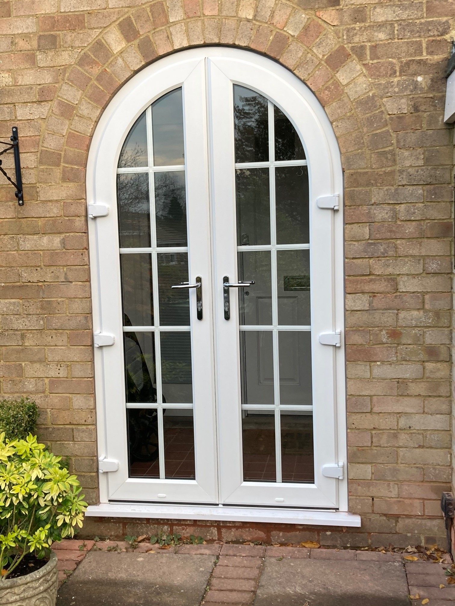 pvcu door rounded white