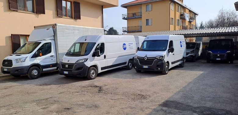 Noleggio furgoni per traslochi e trasporto merci
