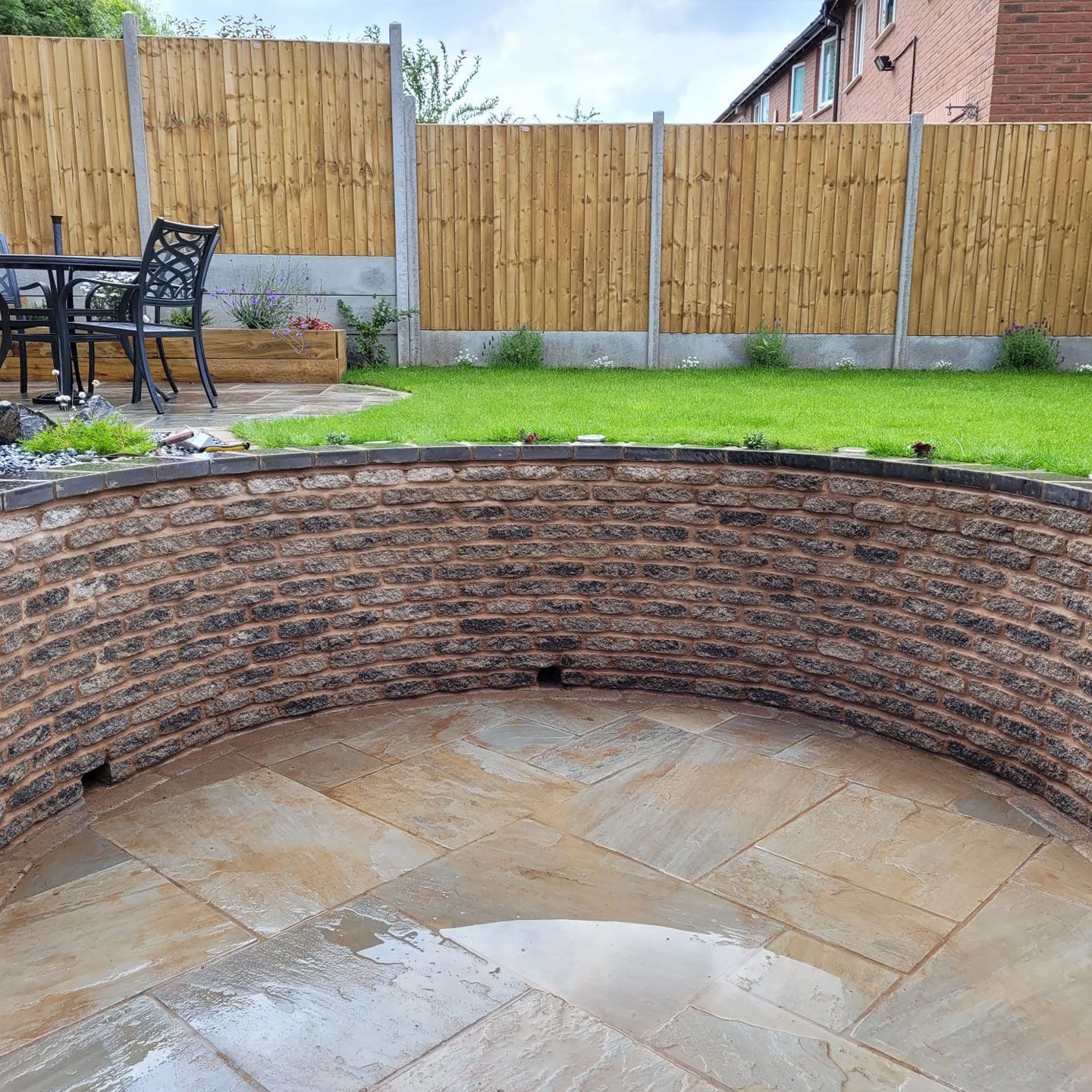 Landscaping services Nuneaton a retaining garden wall