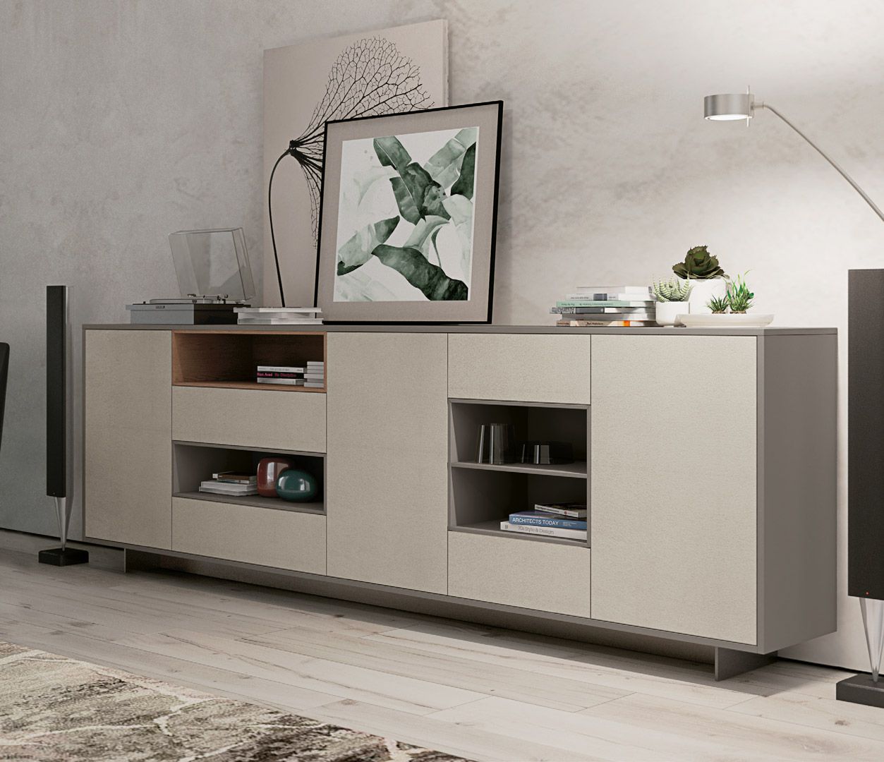 Credenza beige con ripiani aperti, decorata con opere d'arte, piante e libri, inserita in un moderno spazio abitativo.