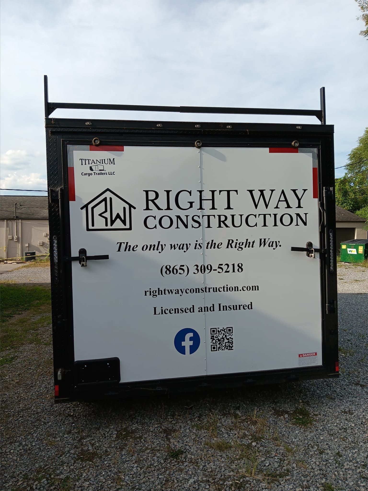 The back of a trailer that says right way construction
