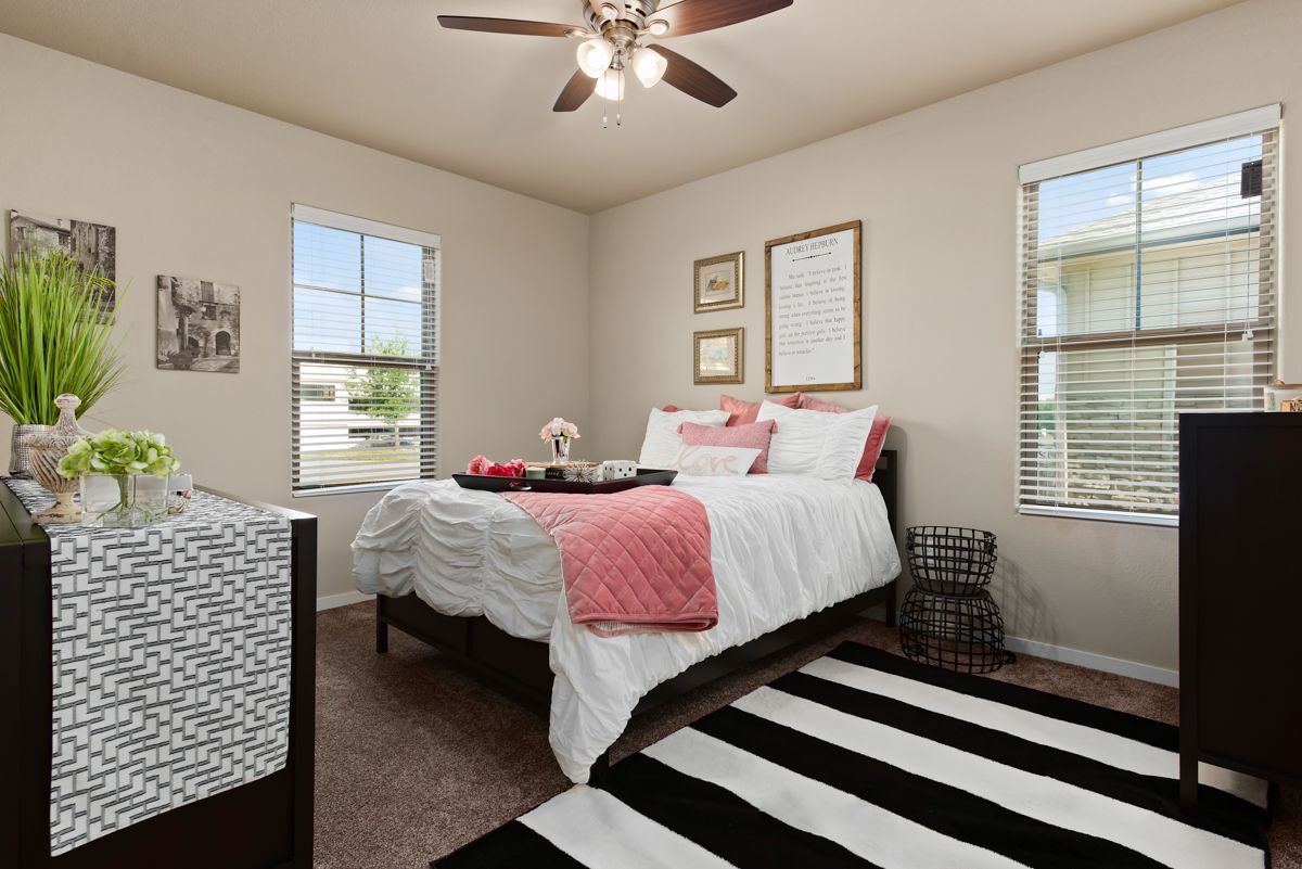Kten place apartments bed room in de soto, ks