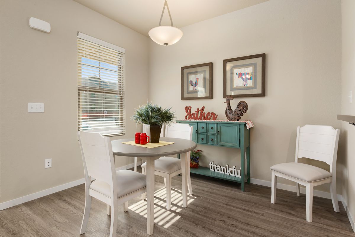 Kten place apartments dinning room in de soto, ks
