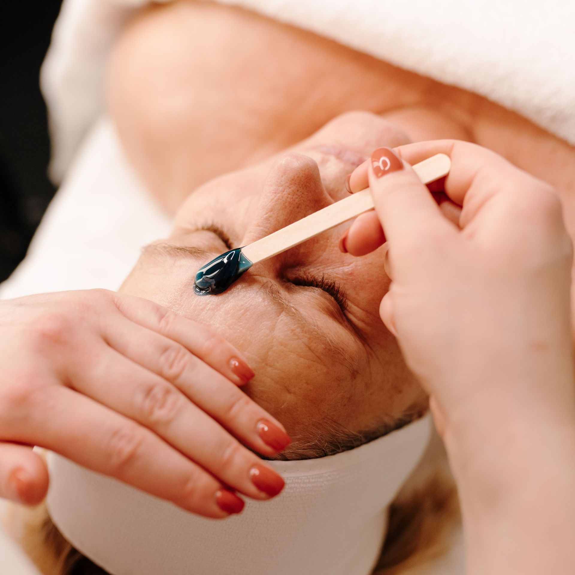 Waxen en/of epileren van de wenkbrauwen bij Glow Spa in Drachten