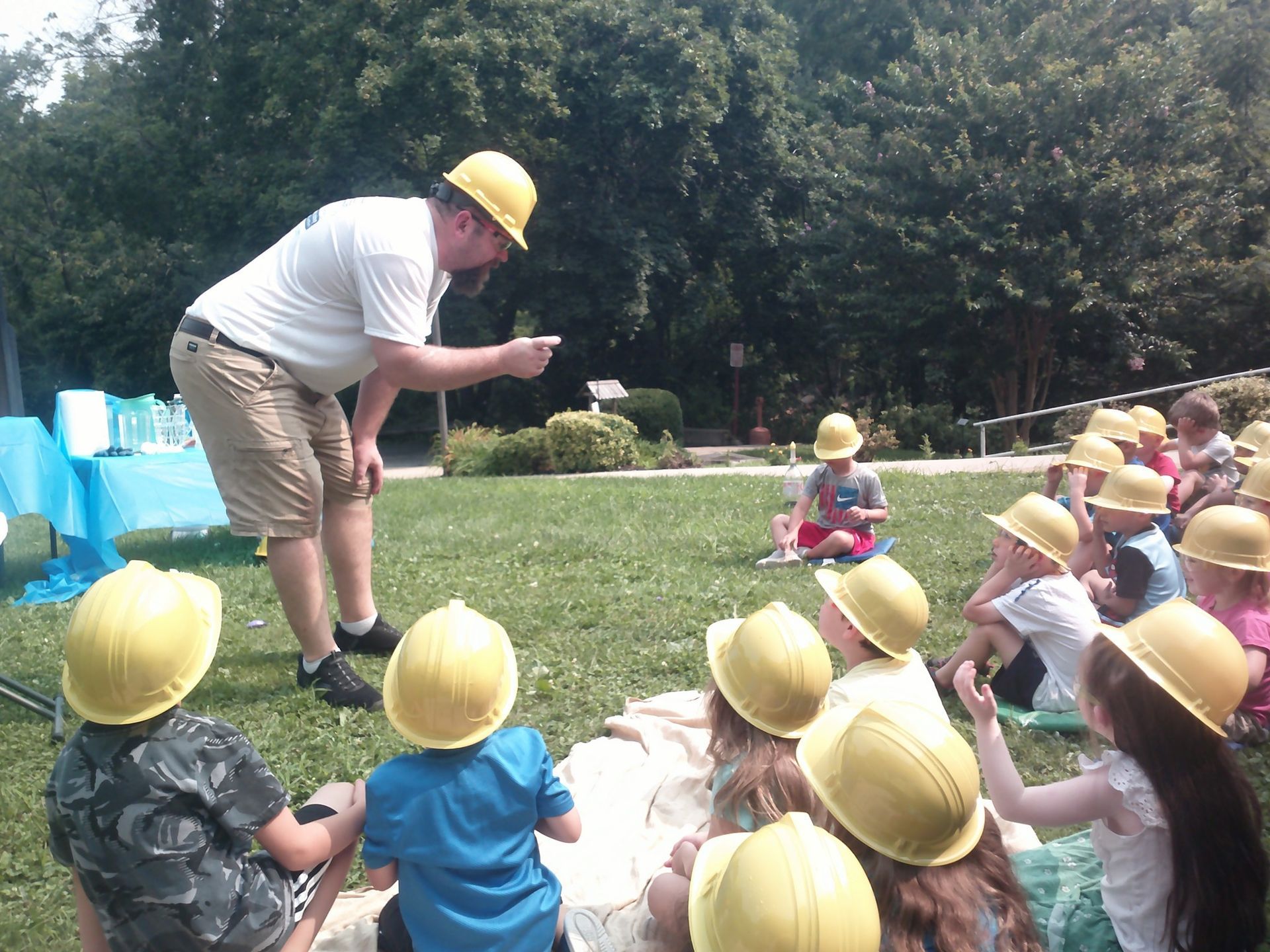 showing kids science experiments