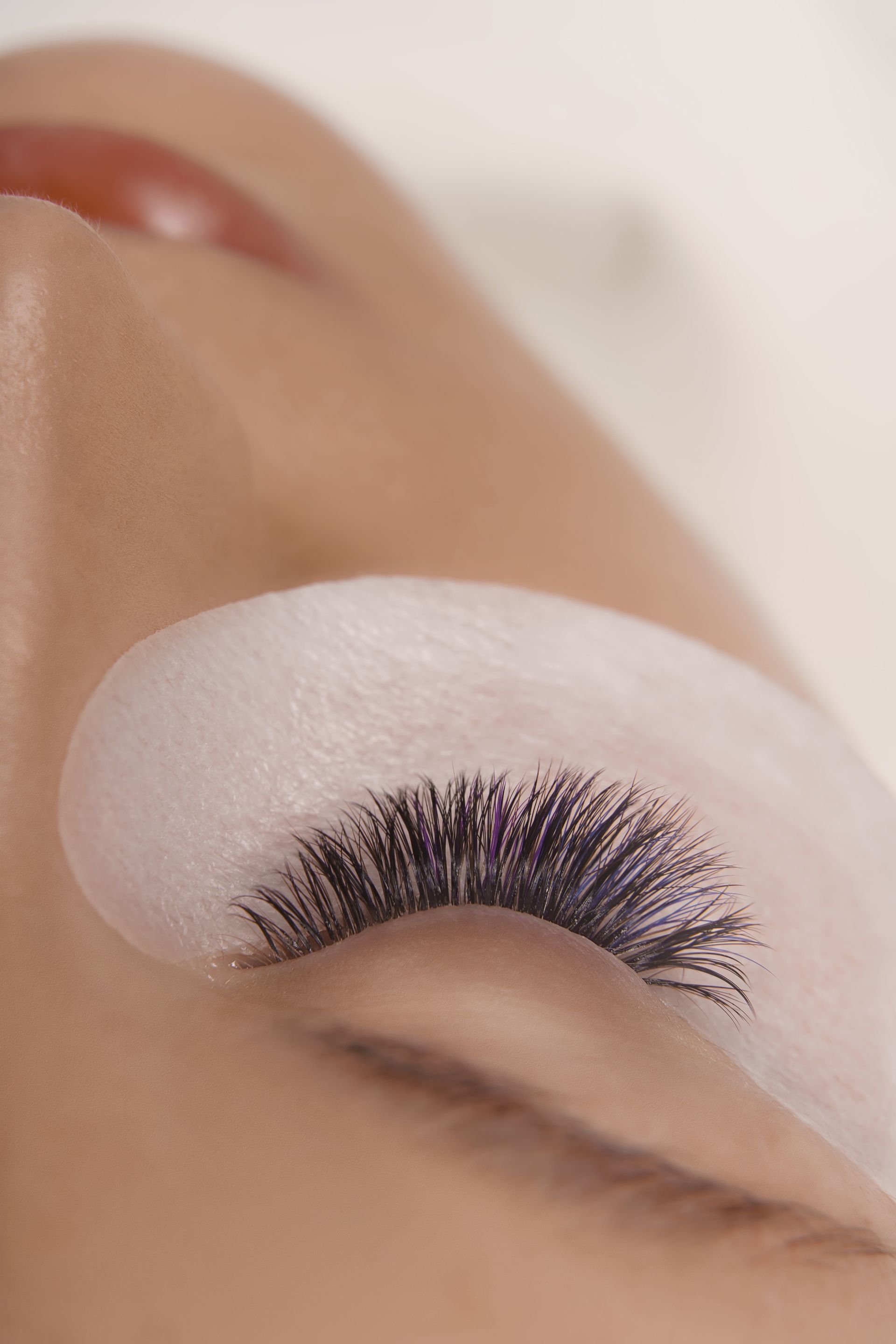 A close up of a woman 's eye with long eyelashes.