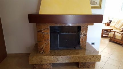 caminetto in marmo