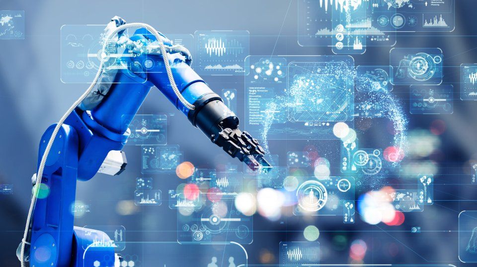 Braccio robotico blu con sovrapposizione di dati.