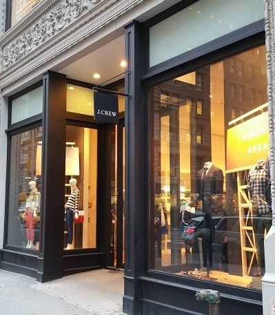 A store front with a sign that says acwc on it