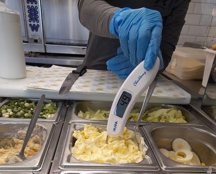 How to maintain accurate temperature food records
