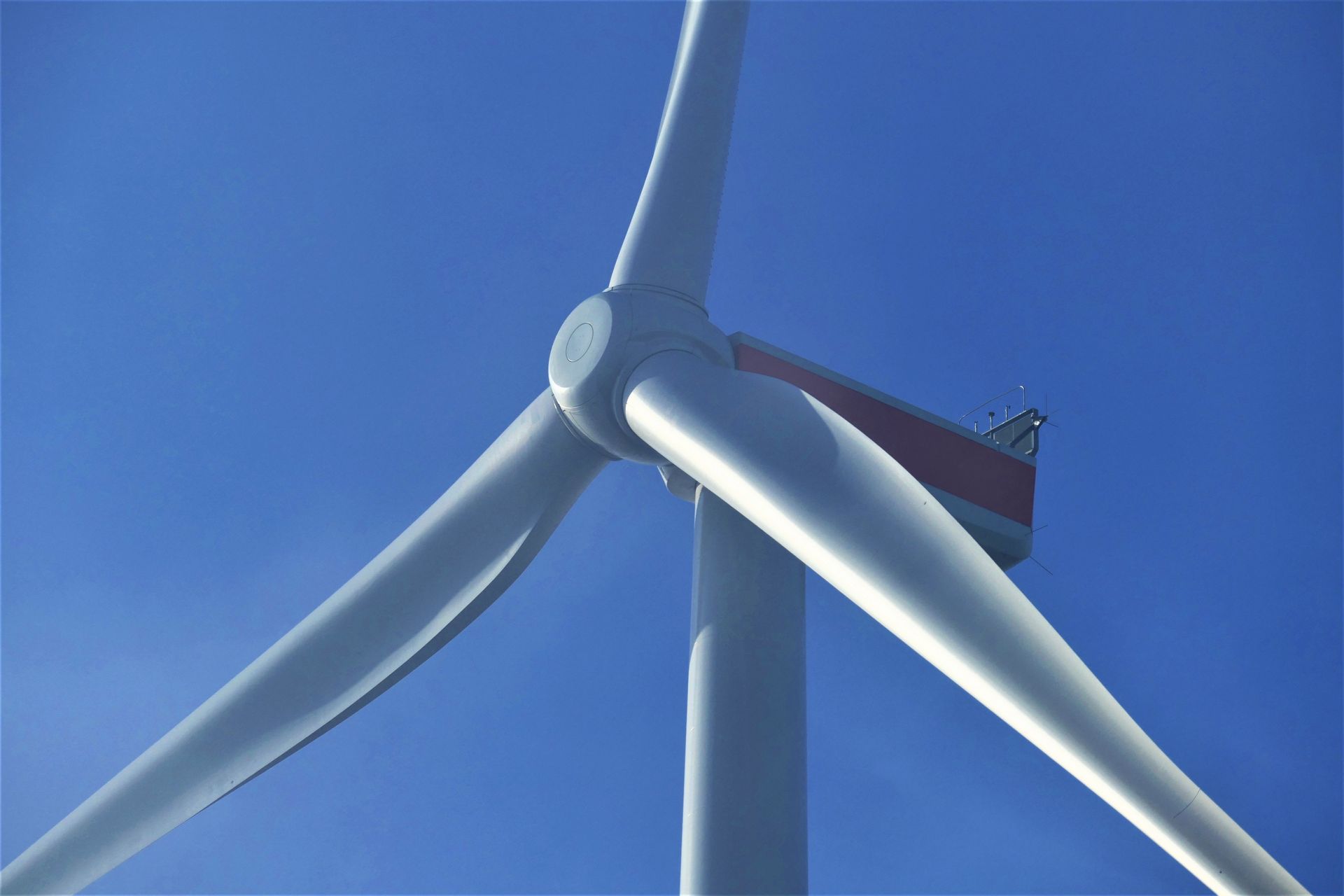 measure turbine and fan motors with digital tachometers from Ono Sokki