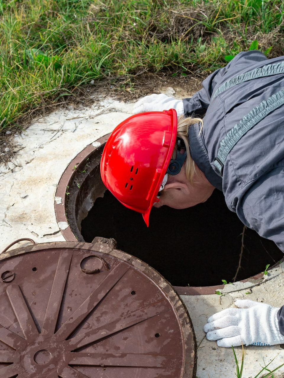 Worker with Red Safety Hat — San Marcos, TX — L & L Septic & Grease Trap Worker with Red Safety Hat — San Marcos, TX — L & L Septic & Grease Trap