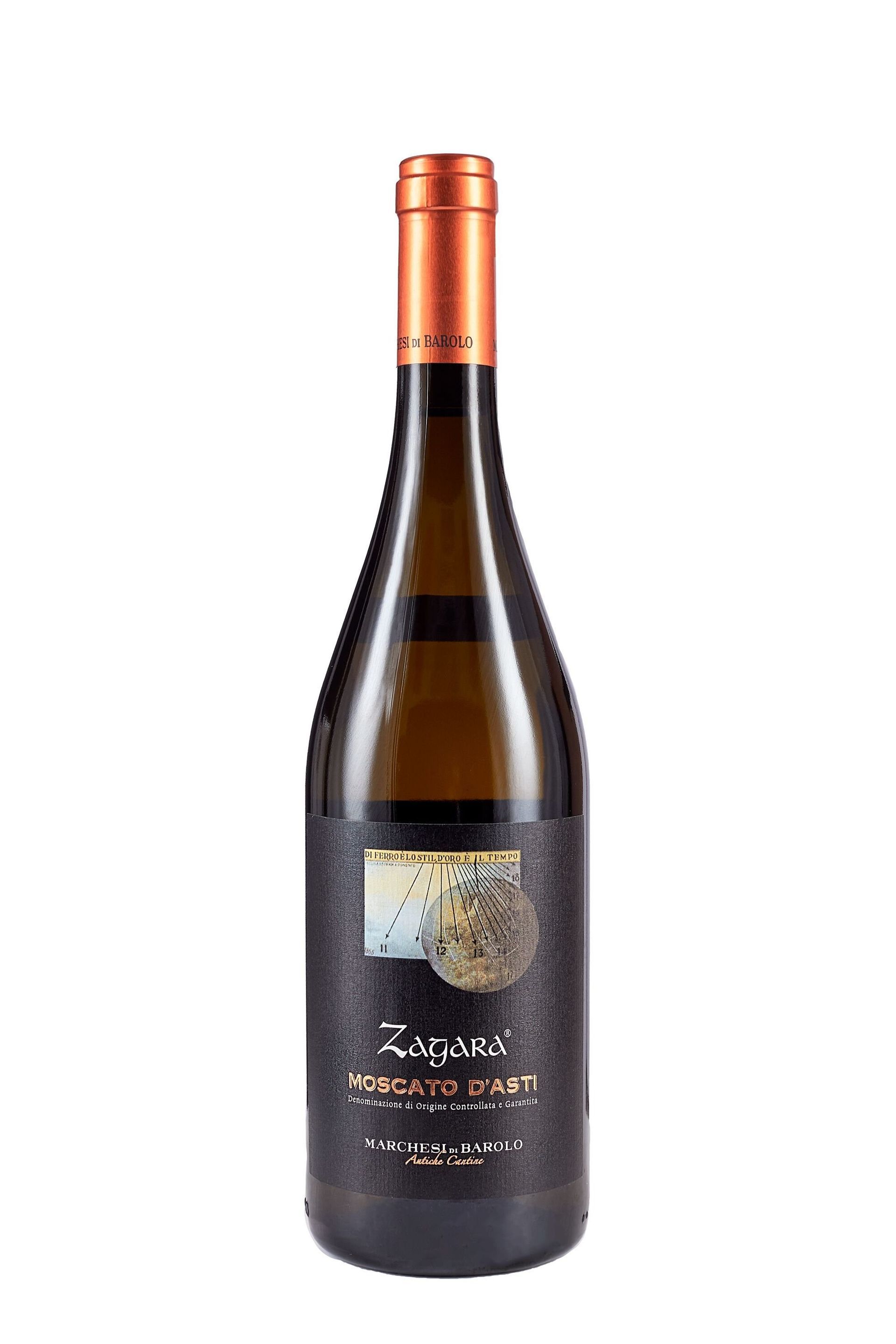 Bottiglia di vino con etichetta scura, tappo in lamina d'oro e liquido di colore chiaro.