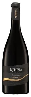Bottiglia di vino nero con etichetta 