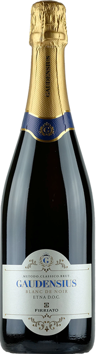 Bottiglia di spumante Gaudensius con tappo in lamina d'oro ed etichetta bianca.