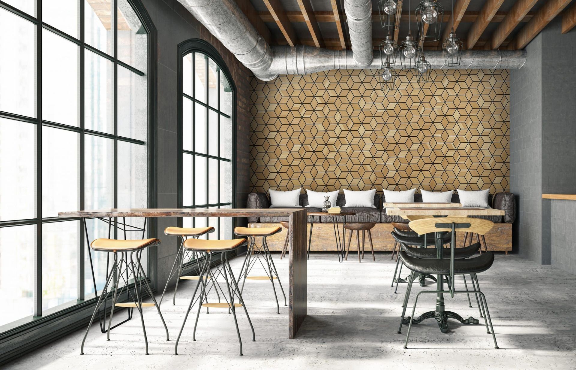 Café de style industriel : de hautes fenêtres, un bar en bois, des chaises et un mur en rondins créent un espace chaleureux et moderne.