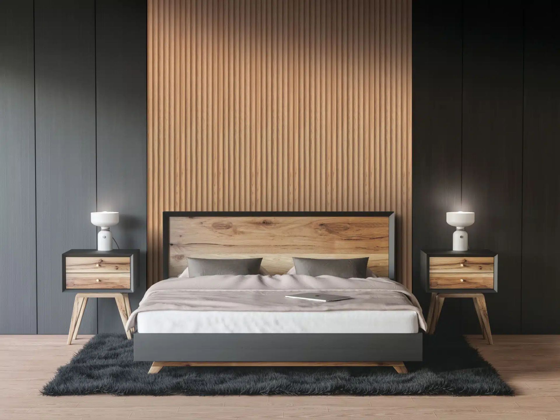 Chambre avec tête de lit en bois, tables de chevet et murs noirs. Lit centré sur un tapis moelleux.