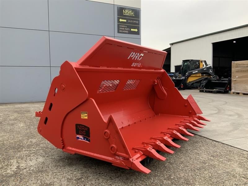 Takeuchi T12 4-in-1 Pro Series bucket
