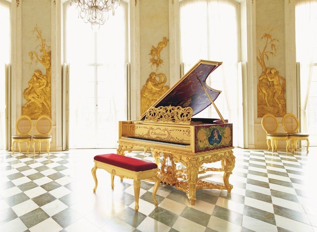 loiusa playing a piano at a recital