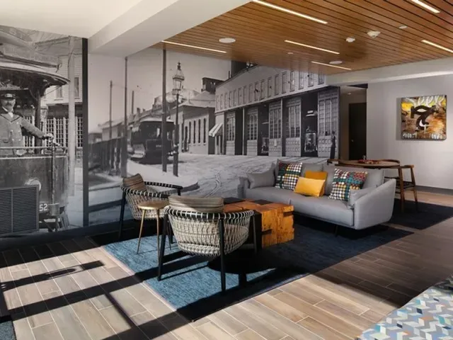 Lounge at Trac75.