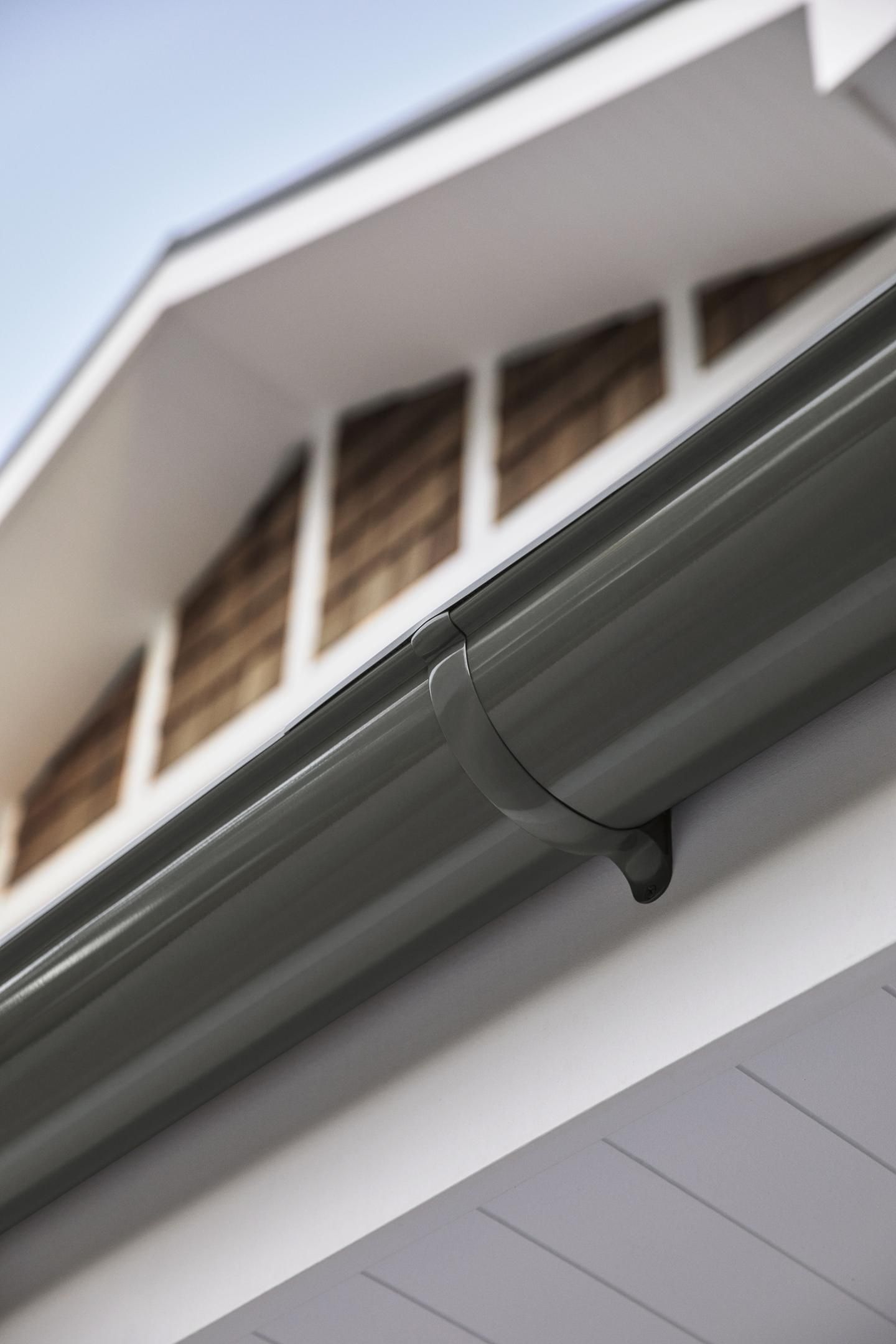 Colorbond Guttering on a white house — Steel Frame Company In Mudgee, NSW