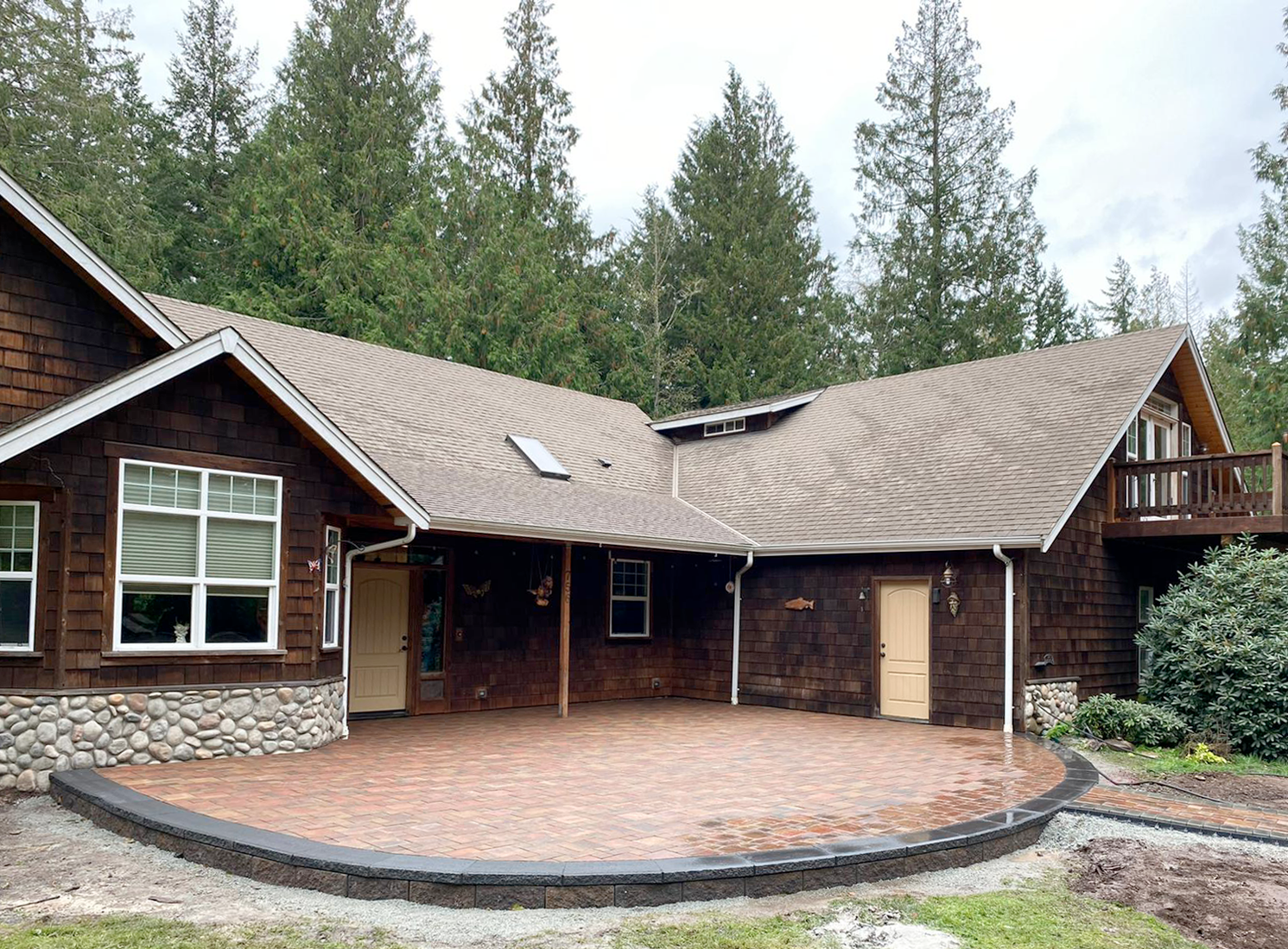 new patio with installed pavers