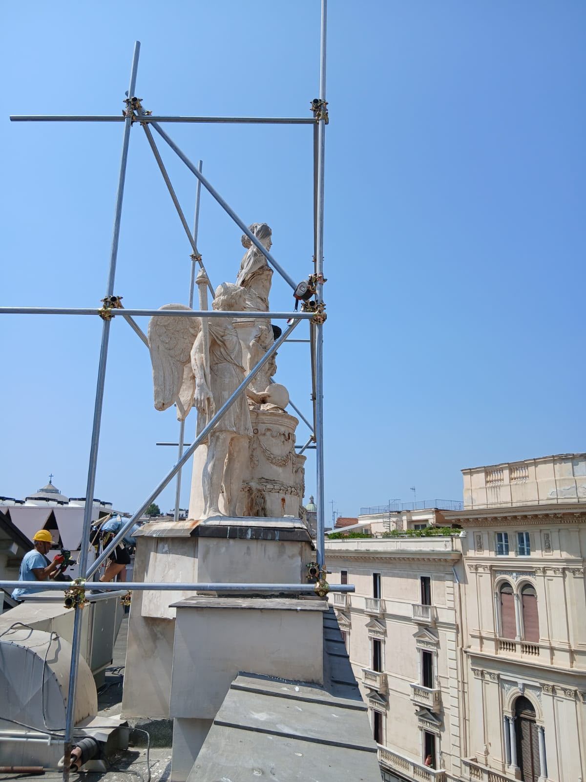 MOCCIA PONTEGGI -CANTIERE TEATRO SAN CARLO NAPOLI