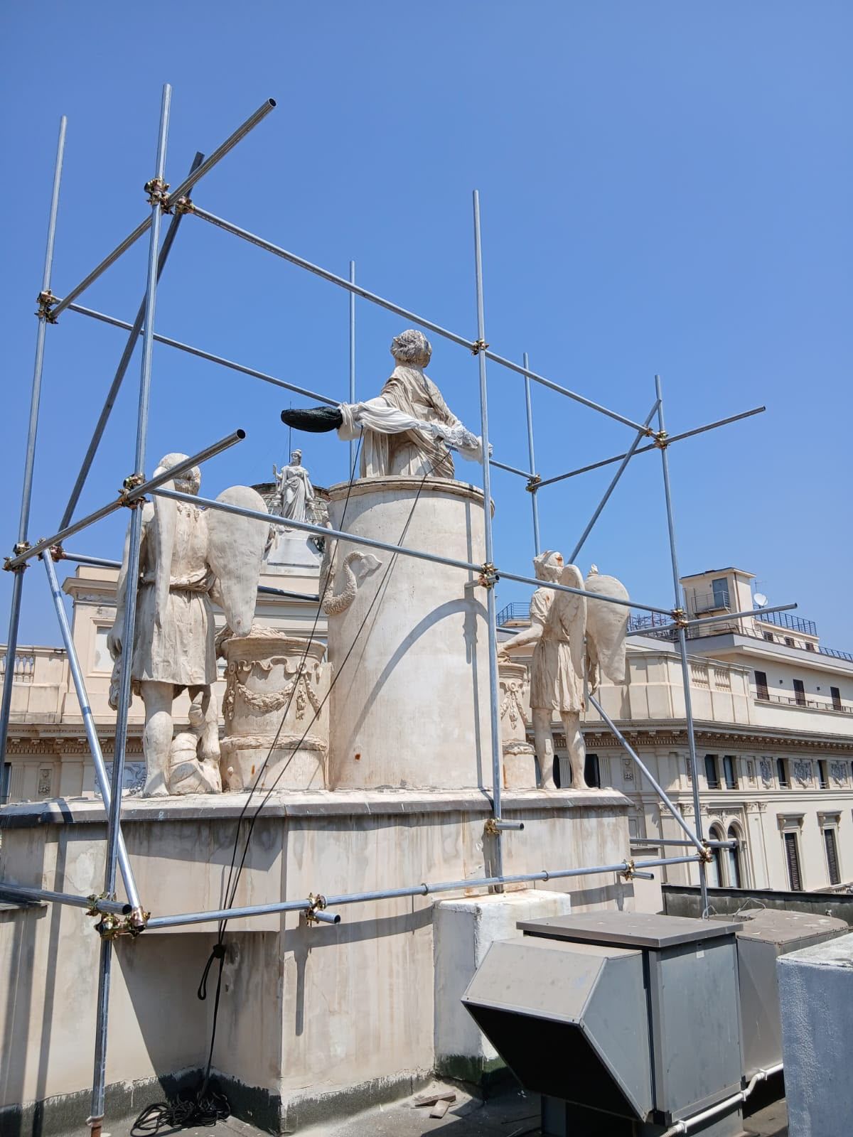 MOCCIA PONTEGGI -CANTIERE TEATRO SAN CARLO NAPOLI