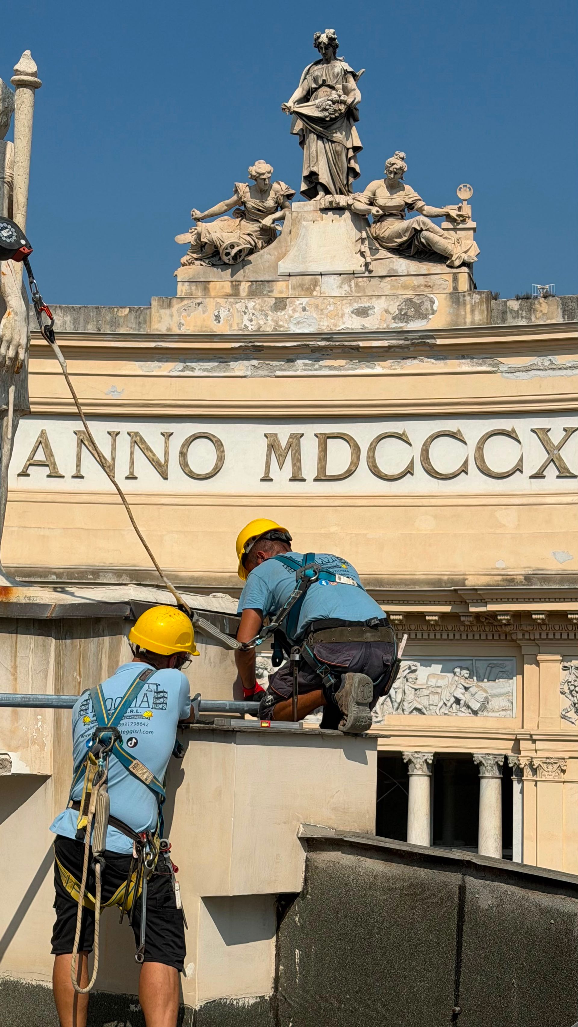 MOCCIA PONTEGGI -CANTIERE TEATRO SAN CARLO NAPOLI