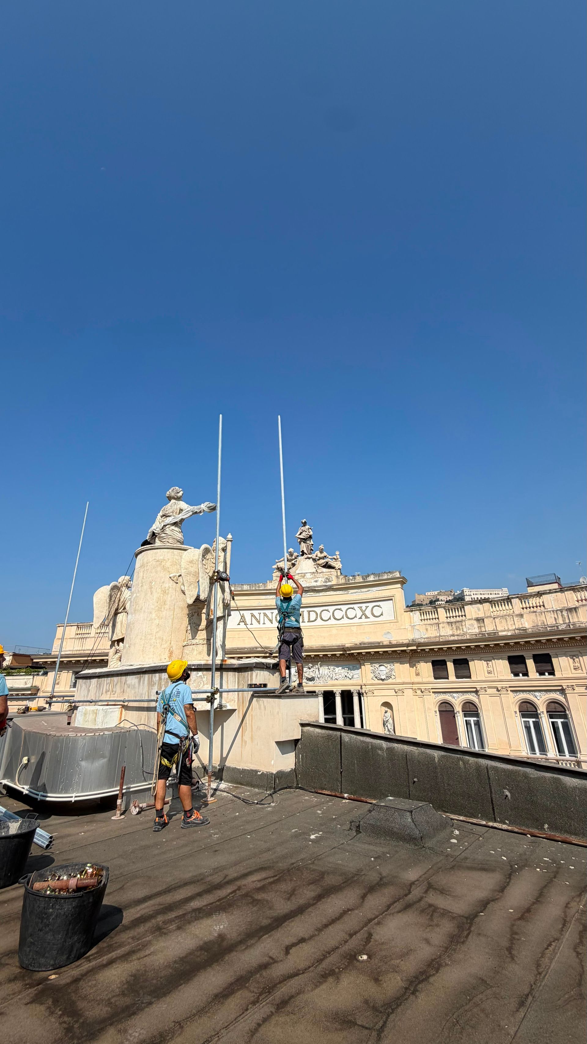 MOCCIA PONTEGGI -CANTIERE TEATRO SAN CARLO NAPOLI